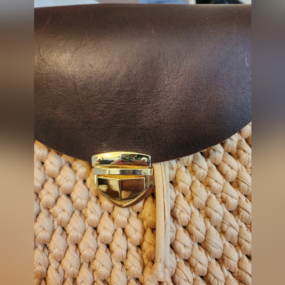 Woven knit crochet Tan and Brown Shoulder Bag - Picture 4 of 12